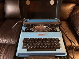 Vintage Royal Apollo 12-GT Typewriter With Hard Case - £157.29 GBP