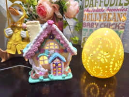 2pc Easter Pastel Bunny Rabbit Gingerbread House LIGHT UP &amp; Egg Tabletop Decor - £39.56 GBP