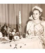 1956 Real Photo Maskeraders Maskers Play Theater Queen Catherine Parr NH... - €34,34 EUR