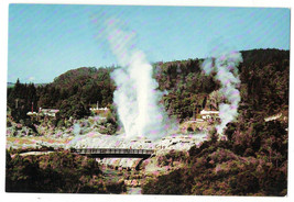 Very Fine Unused Postcard  Geysers Whakarewarewa Rotorua New Zealand - £1.58 GBP