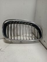 Passenger Grille Upper Bumper Mounted Fits 06-10 BMW 550i 714966 - $626.24 MXN