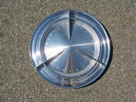 One factory 1960 Pontiac Bonneville 14 inch spinner hubcap wheel cover - $29.57