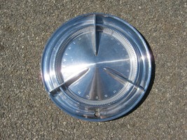 One factory 1960 Pontiac Bonneville 14 inch spinner hubcap wheel cover - £22.86 GBP