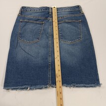 Universal Thread Women's Blue Frayed Denim Cotton Blend Skirt Size 10/30 (30×19) image 6