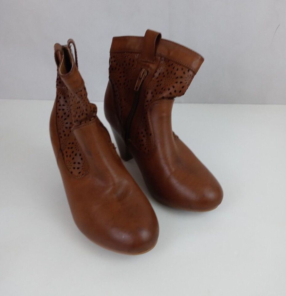 Charming Charlie Brown Leather Floral Etched Ankle Boots Botties Size 6M - $19.79