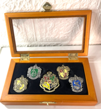 Harry Potter Hogwarts House Crest Pin Set in Collector&#39;s Box by Noble Collection - £19.57 GBP