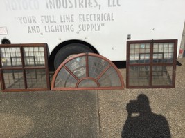 Antique Mahogany Windows in pic , Curved Glass, early 1900s 3  pieces  - $27,072.41 MXN