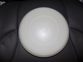 Tupperware Almond divided serving dish #1708-5 and lid #1709-5 EUC - £22.71 GBP