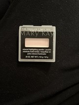 Mary Kay Mineral Highlighting Powder Pink Porcelain New .16 Oz - $10.99