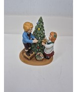 Avon Christmas Memories 1982 Figurine Decorating Tree Second Edition Vin... - $185.68 MXN