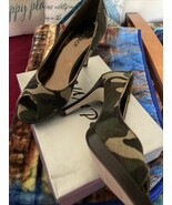 BUMPER CAMOUFLAGE GREEN MULTI PEEP TOE PUMP NIB SIZE 8 - $39.60