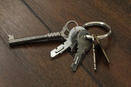 Vintage Estate Collection Metal Keys - Skeleton &amp; Padlock Yale Slaymaker... - $18.99