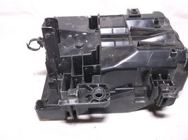 18-19 CHEVROLET EQUINOX/TERRAIN/ ENGINE BAY/FUSE/RELAY/BOX/BOTTOM/MOUNTING BOX image 2