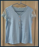 NEW Elegant Baby Blue Eyelet Lace Pull Over Top Blouse L - $170.04 MXN