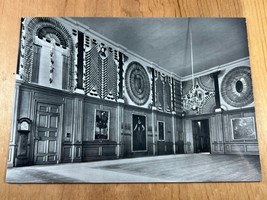 Vintage RPPC Postcard - England - Hampton Court Palace, The King&#39;s Guardroom - £3.78 GBP