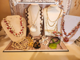 12 Pc Beach Jewelry Lot – Shell, Wood, Boho Necklaces + Bracelets – Summ... - $678.27 MXN