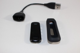 Fitbit One Wireless Activity Sleep and steps Tracker charger with black clip - £78.65 GBP