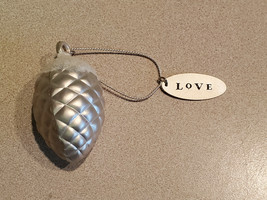 Holiday Christmas Silver tone Metal Sparkle &quot;Love&quot; Ornament - £7.86 GBP