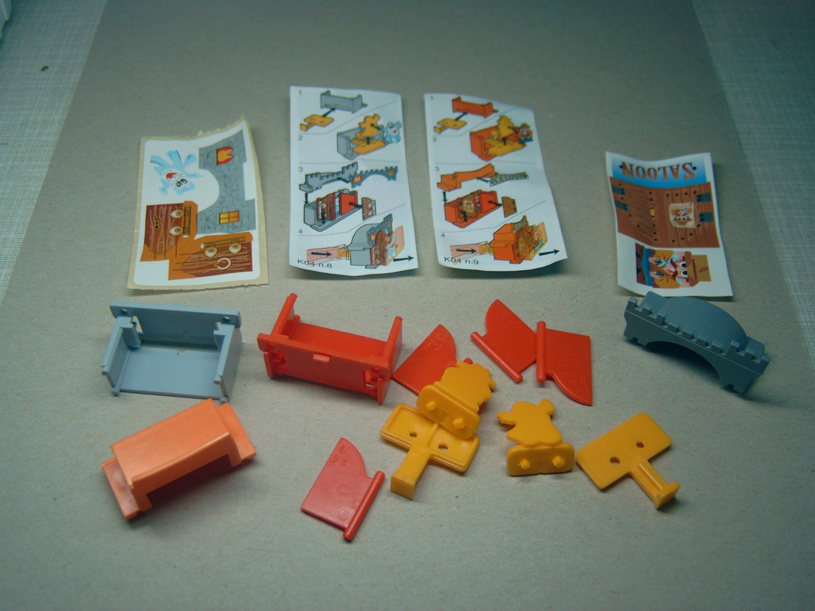 Primary image for Kinder - K04 8-9 Castle & saloon - complete set + 2 papers + 2 stickers 