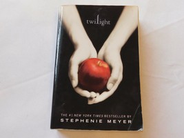 The Twilight Saga Ser.: Twilight by Stephenie Meyer 2006 Paperback Book Pre-owne - $18.01