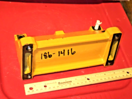 6151-21-6111 KOMATSU   BRACKET, MOUNTING FOR FUEL PUMP ONAN 186-1416 NOS - $9,656.65 MXN