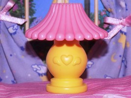 Fisher Price Loving Family Dream Dollhouse yellow Pink Lamp Light Living... - $75.19 MXN