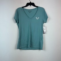 True Religion Women M Lichen Blue Logo V Neck Short Sleeve T Shirt Top NWT BK39 - £19.27 GBP