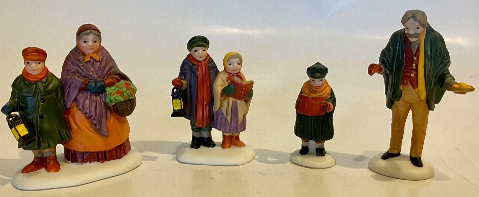 Dept 56 Dickens #55700 CAROLLERS ON THE DOORSTEP Accessory Set ~ Retired 1993 - £11.70 GBP