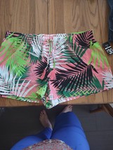 Palm Leaves Size Large Women&#39;s Shorts-Brand New-SHIPS N 24 HOURS - $29.70