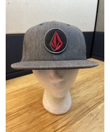 Volcom Flex Fit Ballcap Hat Gray Red Black KG  - $337.30 MXN