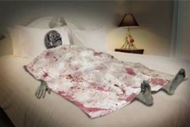 Halloween Prop Zombie on Death Bed Head, hands, feet, blood spattered sheet (cp) - £158.26 GBP
