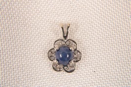 Child Size Pendant Star Sapphire Jeweler&#39;s Estate Flower Shape .5 Inch - £9.58 GBP