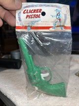 VTG Western Cowboy Dime Store Plastic Toy Clicker Gun Green Hong Kong - $8.00