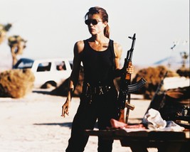 Linda Hamilton 16x20 Canvas In Vest Holding Machine Gun Sunglasses Termi... - $69.99