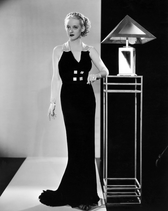 Bette Davis 16x20 Canvas Striking 1930'S Fashion B/W Pose By Art Deco Lamp - $69.99