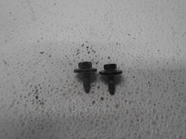 2013 Dodge Dart Trunk Hinge Bolts Right Or Left - $556.66 MXN