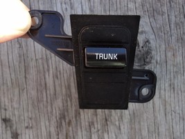 1997-1998 Buick Lesabre &gt;&lt; Trunk release Switch &gt;&lt; Left Dash - $10.15