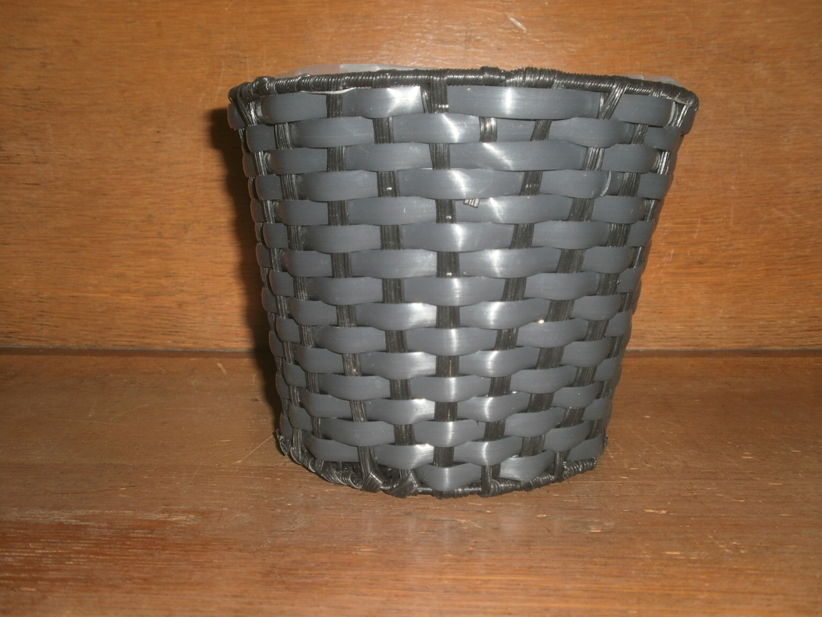Primary image for Gray Plastic Wicker Style Flower Pot / Holder , Plastic Lined