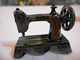 Vintage Miniature Singer Sewing Machine Black Metal Dollhouse 1:12 Scale 1980s - £10.21 GBP