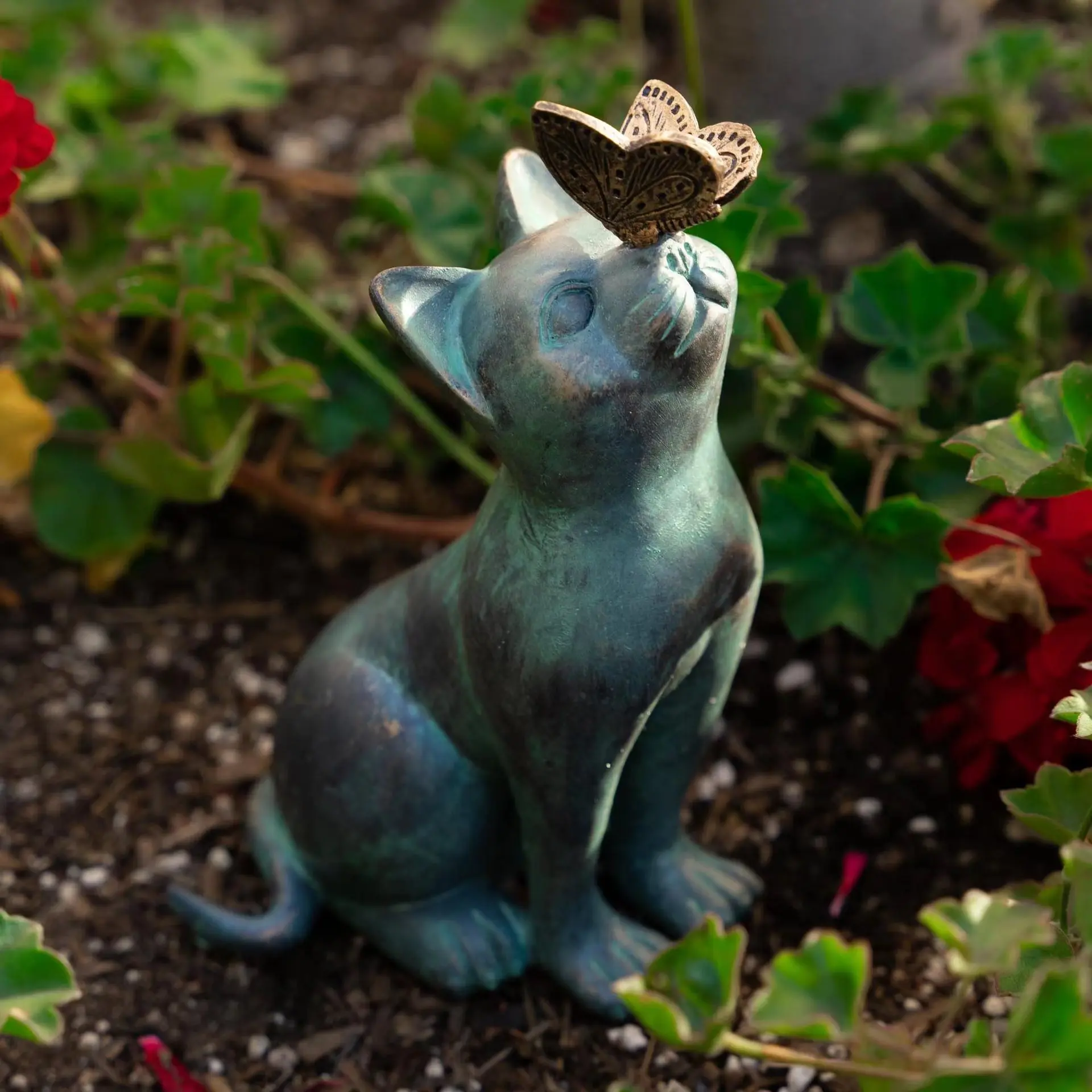 Garden Outdoor Figurines Curious Cat With  Sculptures Resin Crafts Garden Statue - £145.89 GBP