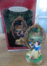 1998 Disney/Hallmark Snow White Enchanted Memories Collection Ornament - £22.33 GBP