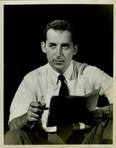 NED CALMER PHOTO c.1950&#39;s TELEVISION NEWS REPORTER B/W ORIGINAL F0052 - $9.99