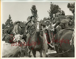 Dewey MARTIN Handsome Daniel BOONE TV PHOTO H559 - $9.99