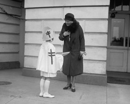 First Lady Lou Hoover buys tuberculosis TB Christmas Seals 1929 Photo Print - £7.03 GBP+