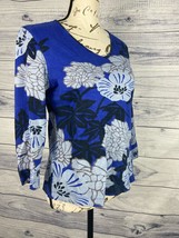 Chicos 0 Tee Shirt Women Size S 4 Floral V Neck Blue 3/4 Sleeves 100% Cotton - £8.17 GBP