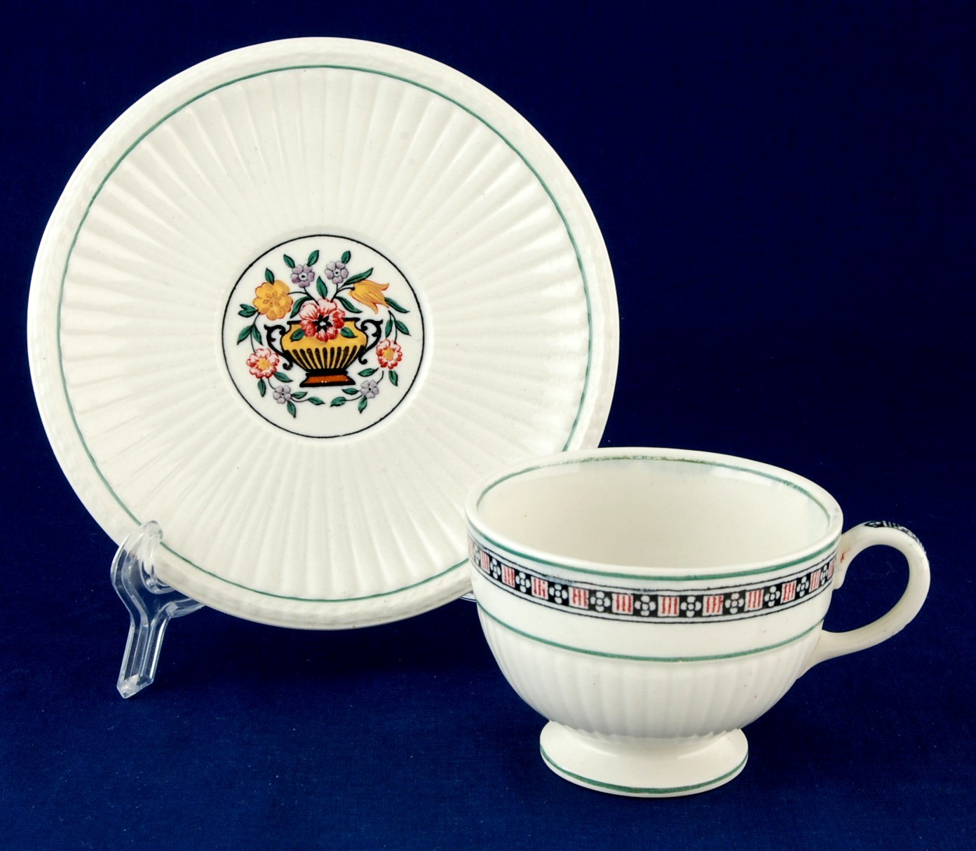 Wedgwood Trentham - Red A6770 4-Pc EDME Cup 2 Saucers + Bread Plate Etruria Item image 3