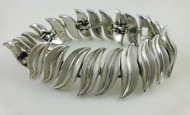 TRIFARI Wavy Leaves Silver-Tone Link Chain BRACELET - 7 inches long - FR... - $40.00