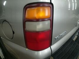 Driver Left Tail Light Fits 00-03 SUBURBAN 1500 104925940 - $67.49