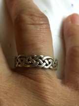 VINTAGE STERLING SILVER CELTIC  KNOT RING BAND  SIZE 7.5 - $372.52 MXN