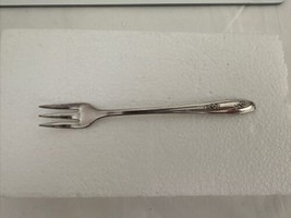 Vintage 1957 Rogers &amp; Bros Lady Fair Seafood Fork 5-3/8&quot; - £7.72 GBP